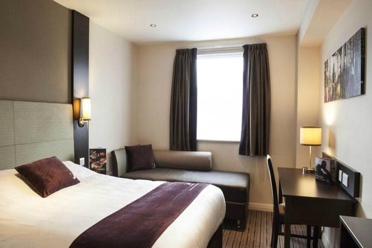 Premier Inn Winchester Bagian luar foto