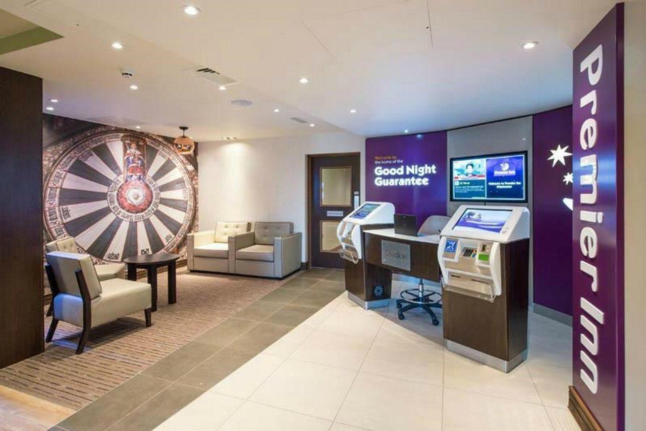 Premier Inn Winchester Bagian luar foto